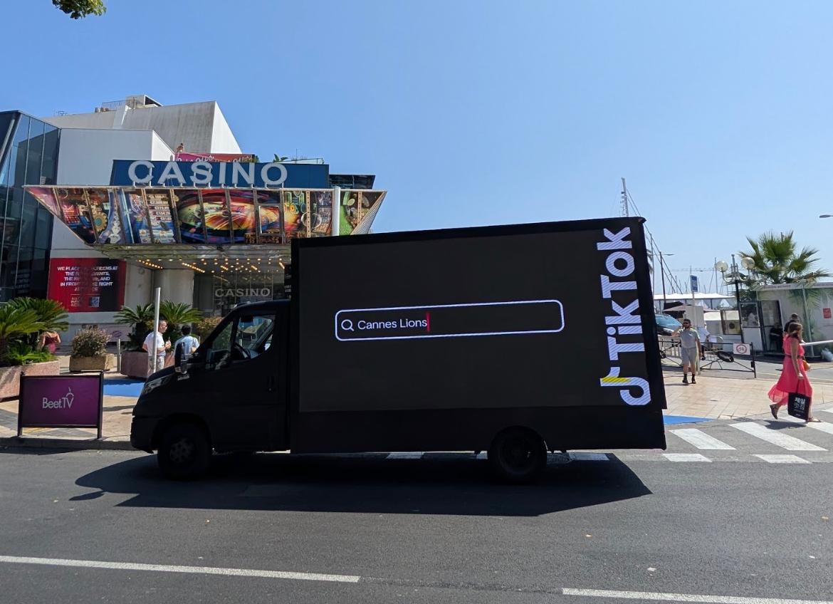 Mobile LED OOH Advertising in Action